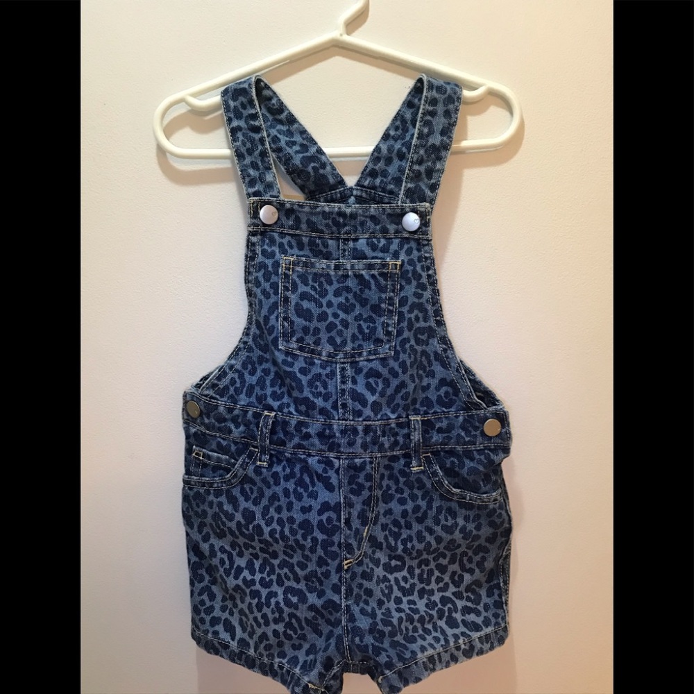 Adorable Denim overall shorts!